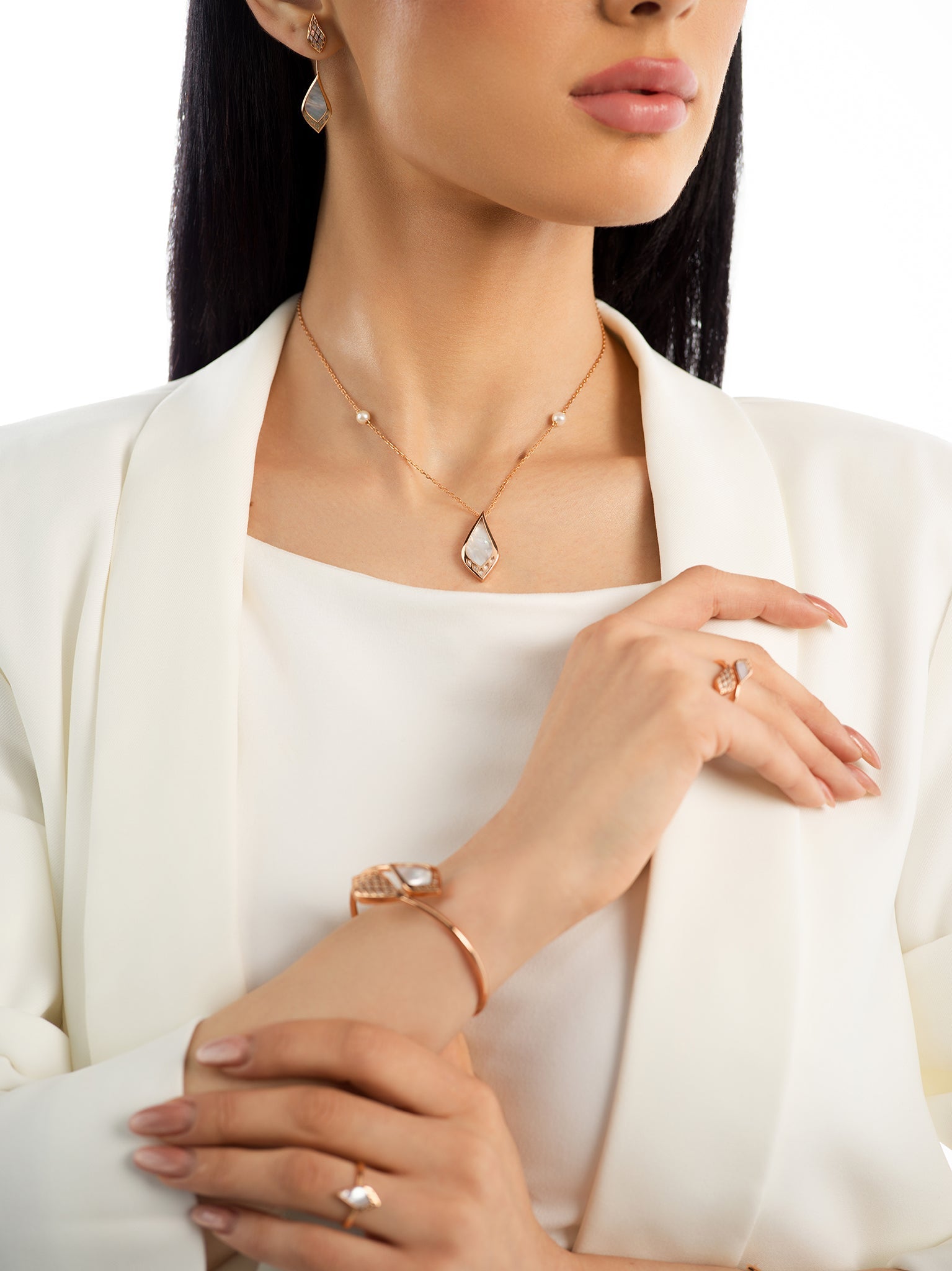 City of Dreamers Pendent, Half Pattern – premium luxury 18K Saudi jewelry design from Shahadalqabbaa